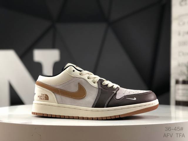 耐克 Air Jordan 1 Low 低帮 蓝柠檬 Aj1 乔丹1代 Aj1 乔1 低邦 蓝黄拼接 乔丹篮球鞋系列 鞋身采用蓝色皮革勾勒轮廓，明黄色注入后跟收
