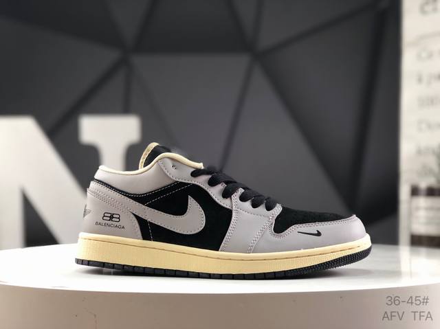 耐克 Air Jordan 1 Low 低帮 蓝柠檬 Aj1 乔丹1代 Aj1 乔1 低邦 蓝黄拼接 乔丹篮球鞋系列 鞋身采用蓝色皮革勾勒轮廓，明黄色注入后跟收