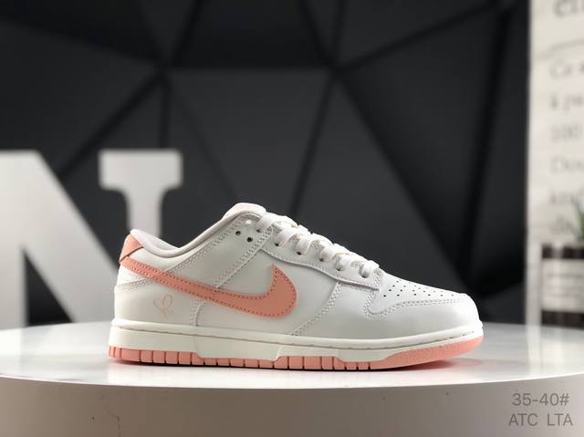 耐克 Nike Dunk 此款主张打破传统的工业化流水线设计限制，以Made By Ideas的超级创意为理念，集结众多潮流设计师，结合时下最Ing潮流风尚，为