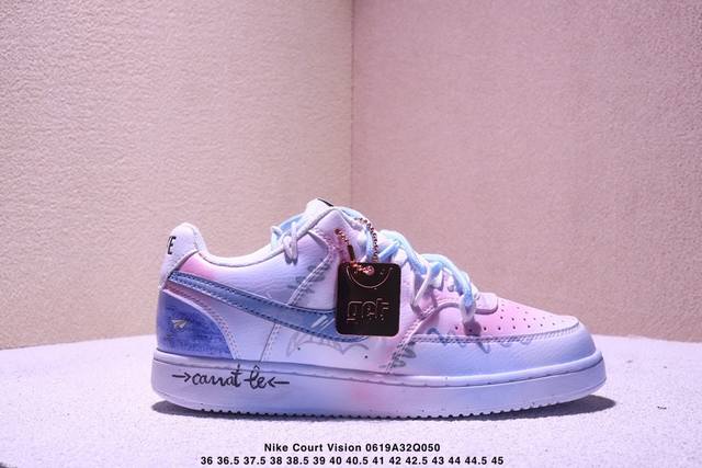 公司级Nike Court Vision 1 Low“幻影十字架” 手绘涂鸦定制板鞋 幻影十字架常作为一种印花图案出现，具有独特的视觉效果。将幻影十字架与梵文、