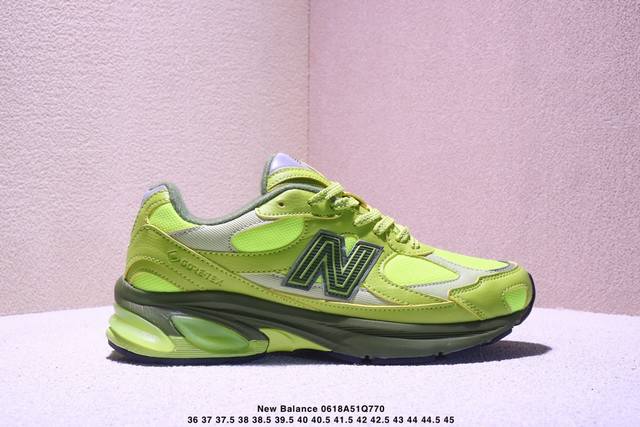 New Balance 新百伦 男女鞋真标半码制，升级原楦原纸版开发版型，采用猪巴革拼接透气网眼衬垫织物鞋面材质，T-Beam大底提供足步弓支撑,保持步态稳定，