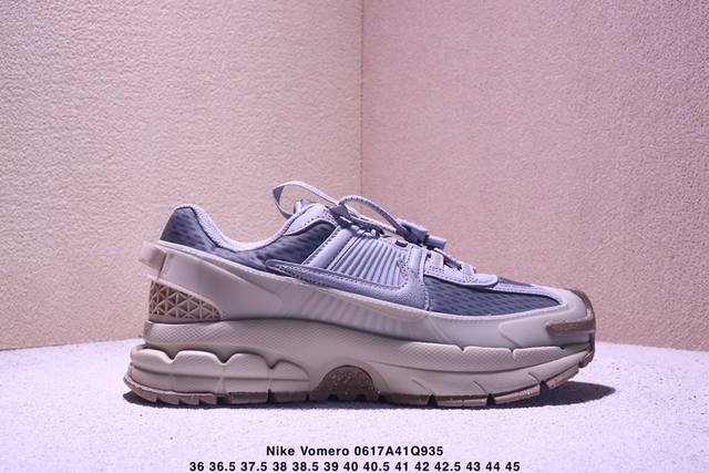 公司级耐克Nike Zoom Vomero Roam 马拉松复古跑五代休闲运动慢跑鞋 采用环保纤维革饰片组合网眼布鞋面材质 升级正确后跟Tpu加固 耐弯折热塑框