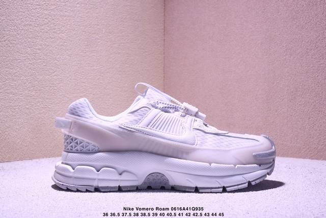 公司级耐克Nike Zoom Vomero Roam 马拉松复古跑五代休闲运动慢跑鞋 采用环保纤维革饰片组合网眼布鞋面材质 升级正确后跟Tpu加固 耐弯折热塑框