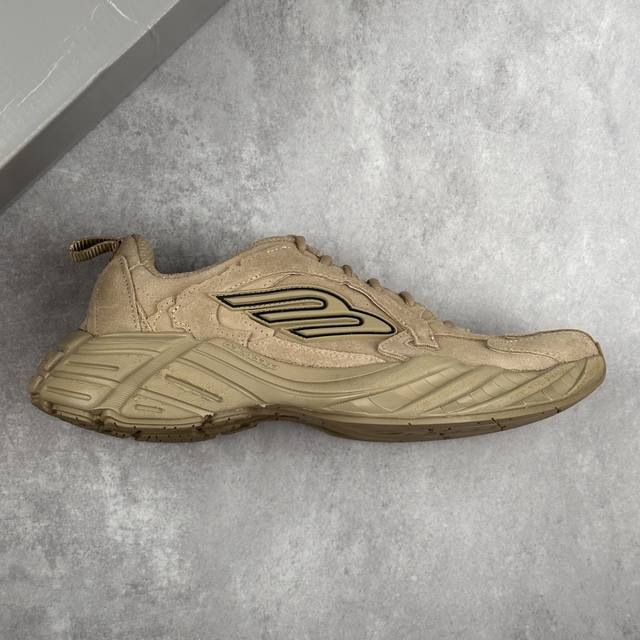 本地 核心私 Xa版 Balenciaga巴黎世家16代 Monday 其前卫的设计、夸张的体积和反光细节赋予其特别的轮廓 采用头层牛皮材质制成，带来良好脚感，