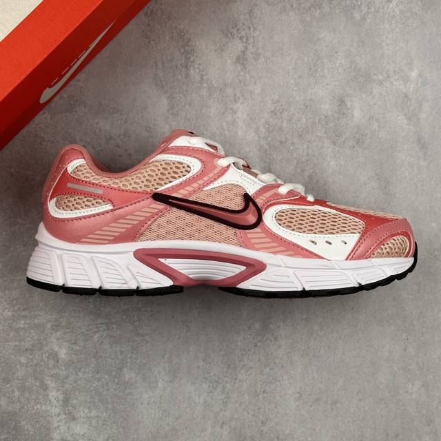 本地 核心私 Nike V5 Rnr 舒适百搭防滑耐磨 低帮休闲运动跑步鞋 舒适有型适合日常穿着 该鞋款延续千禧年经典设计搭载泡绵中底厚实而轻盈 匠心细节巧搭立