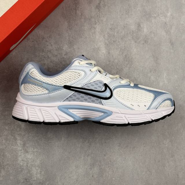 本地 核心私 Nike V5 Rnr 舒适百搭防滑耐磨 低帮休闲运动跑步鞋 舒适有型适合日常穿着 该鞋款延续千禧年经典设计搭载泡绵中底厚实而轻盈 匠心细节巧搭立