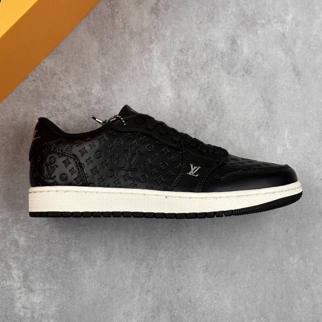 本地 核心私 全新Lv路易威登Louis Vuitton Trainer Sneaker Low 低帮复古休闲运动文化百搭 男鞋采用移膜纤维牛剖革鞋面材质#灌注