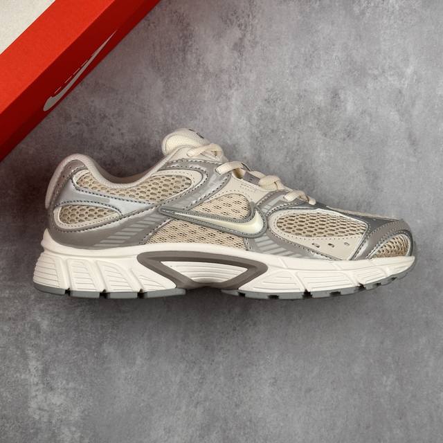 本地 核心私 Nike V5 Rnr 舒适百搭防滑耐磨 低帮休闲运动跑步鞋 舒适有型适合日常穿着 该鞋款延续千禧年经典设计搭载泡绵中底厚实而轻盈 匠心细节巧搭立