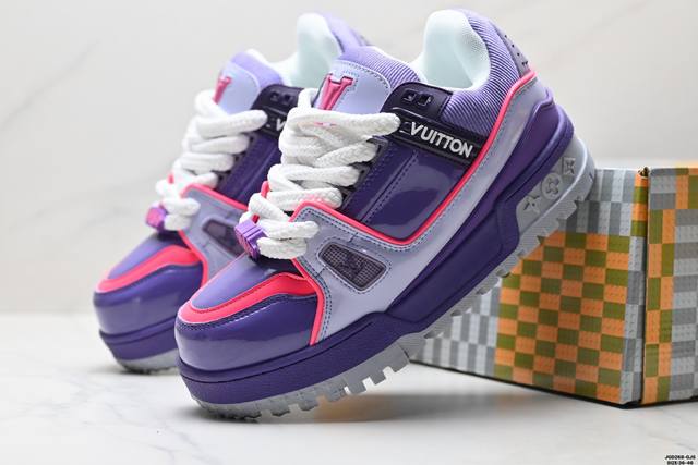 公司级Louis Vuitton Trainer Maxi 路易威登 小胖丁 圆头系带低帮 厚底板鞋 舒适防滑底和百搭性霸屏整个时尚娱乐圈 细节调整完美主义 鞋