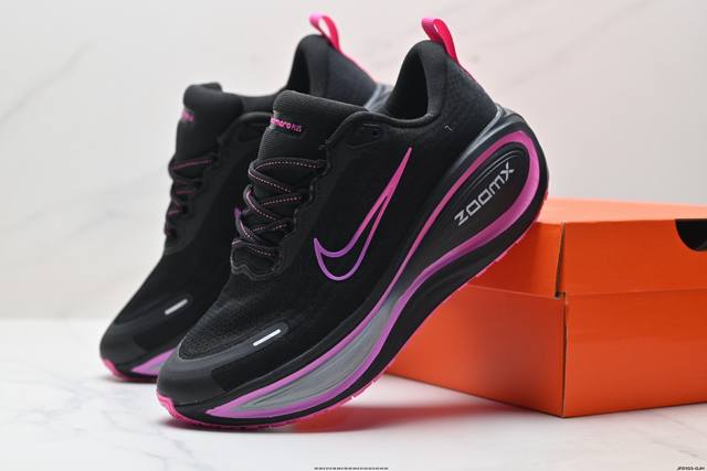 公司级Nike Vomero耐克 舒适减震防滑 低帮跑步鞋 全掌Reactx泡绵中底 前掌和后跟还配备了Air Zoom气垫单元 据说跑起来更快更舒适哦 这次最