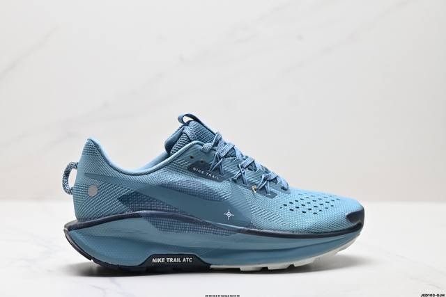 公司级Nike Reactx Pegasus Trail 5 Gtx 越野跑步鞋 登月兼顾迅疾外观和稳固脚感 后跟覆面和中足动态支撑巧妙融合 缔造稳定顺畅的迈步
