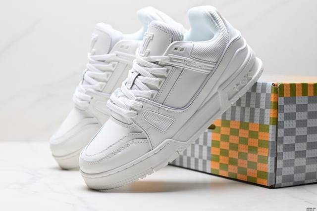 公司级Louis Vuitton Trainer Sneaker Low 路易威登 休闲运动文化百搭板鞋 舒适防滑底和百搭性霸屏整个时尚娱乐圈 细节调整完美主义