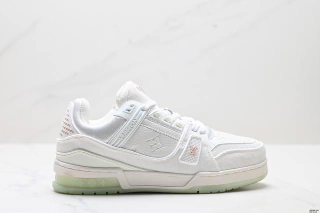 公司级Louis Vuitton Trainer Sneaker Low 路易威登 休闲运动文化百搭板鞋 舒适防滑底和百搭性霸屏整个时尚娱乐圈 细节调整完美主义