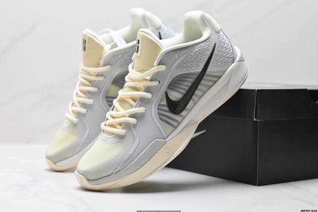 真标Nike Sabrina 2 耐克 轻便耐磨 减震 低帮 篮球鞋 货号:Fz1517-102 尺码:36 36.5 37.5 38 38.5 39 40 4