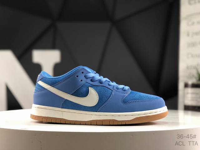 耐克 Nike Sb Dunk Low Pro 复古低帮 休闲运动滑板板鞋。采用脚感柔软舒适Zoomair气垫，有效吸收滑板等极限运动在落地时带来的冲击力，为街