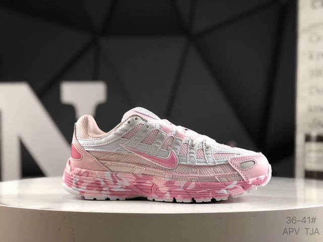 耐克 Nike 男女子休闲运动鞋P-6000Premium 轻便舒适透气防滑缓震耐磨跑步鞋。P-6000 是一款植根于 2000 年代风格的混合款式，让人想起去
