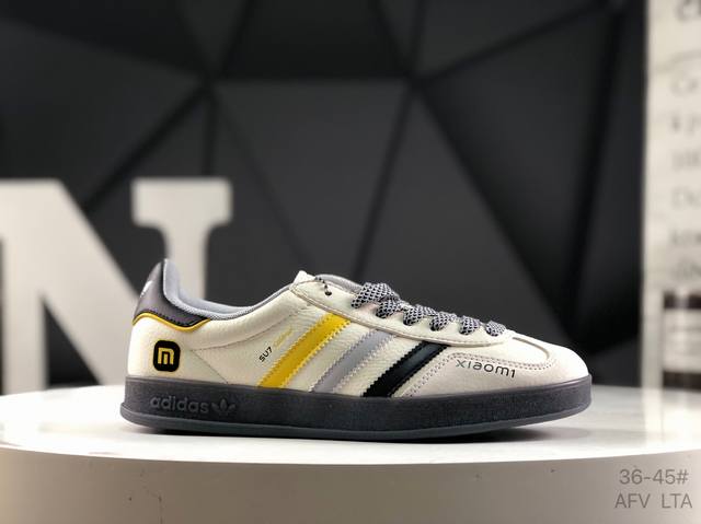 公司级带半码 阿迪达斯 Adidas Samba Og 经典鞋款 Adidas 近70年的经典Samba Og 修长的鞋楦,略微尖尖的鞋头,翻毛皮的鞋头拼接,这