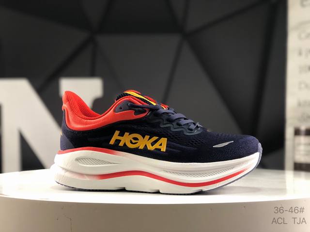 Hoka M Bondi 9全新配色 这个品牌来自于新西兰的毛利语，Hoka表示大地，One One表示飞越，连起来就是飞越地平线，One One不是读作“万万