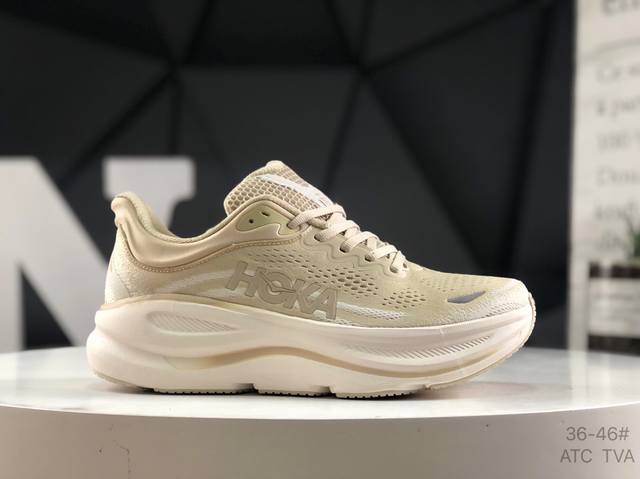 Hoka M Bondi 9全新配色 这个品牌来自于新西兰的毛利语，Hoka表示大地，One One表示飞越，连起来就是飞越地平线，One One不是读作“万万