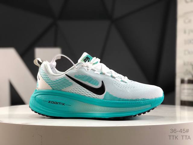 真标带半码 耐克 Nike Vomero 18 耐克 舒适减震防滑 低帮跑步鞋 全掌Reactx泡绵中底 前掌和后跟还配备了Air Zoom气垫单元 据说跑起来