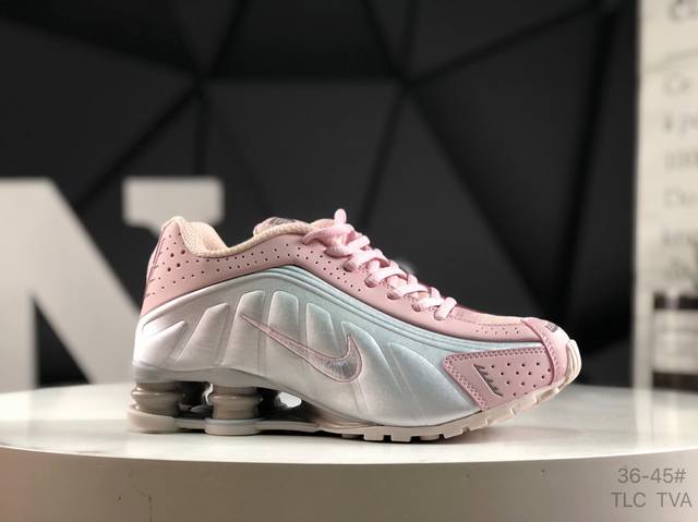 耐克 Nike Shox R4系列 耐克 低帮运动休闲气垫运动鞋 Nike Shox R4男子气柱运动鞋是21世纪早期经典款的焕新鞋款，沿用其未来感设计线条和出