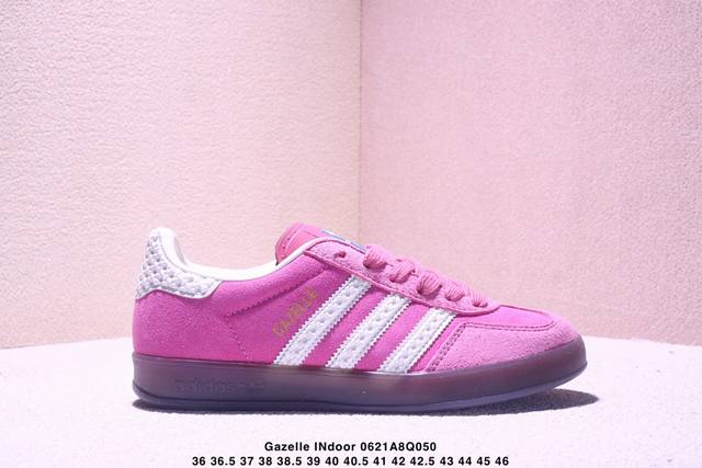 特价Adidas Originals Gazelle Indoor 三叶草休闲防滑耐磨低帮板鞋 鞋头出色设计 塑就出众贴合感 稳固的后跟贴合足部曲线设计 软弹舒