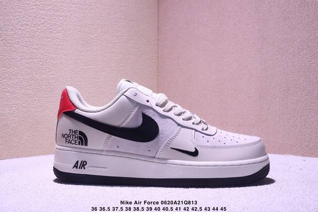 公司级耐克Nike Air Force 7空军一号低帮百搭休闲运动板鞋。柔软、弹性十足的缓震性能和出色的中底设计，横跨复古与现代的外结合，造就出风靡全球三十多年