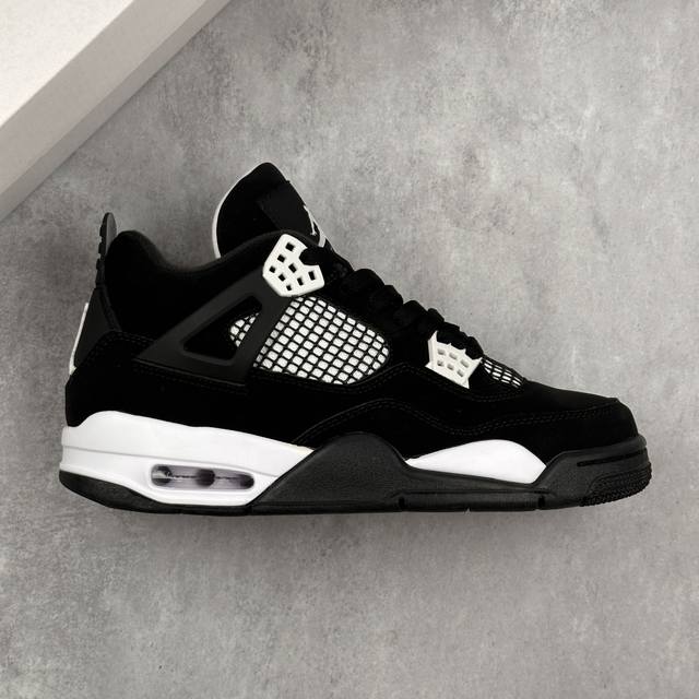 本地 核心私 Air Jordan 4 Retro White Thunder 黑白雷公 Aj4 乔丹4代 黑白熊猫 乔丹篮球鞋系列 鞋身采用黑色麂皮作为主底色