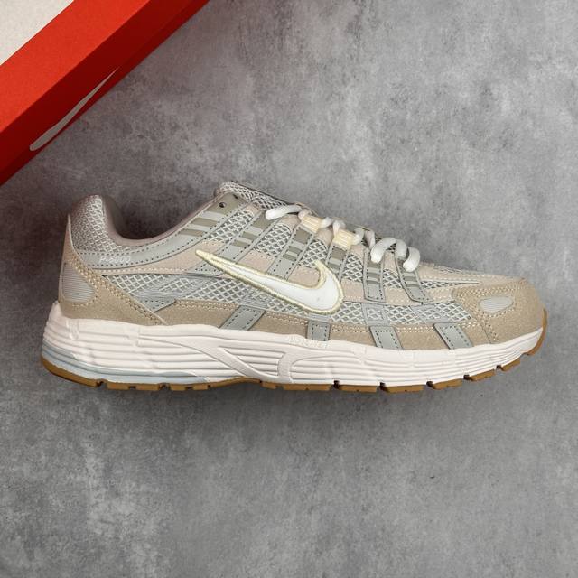 本地 核心私 耐克 Nike P-6000 复古科技个性休闲运动老爹鞋 该鞋款鞋面采用纵横交错的覆面，重现 0 年代跑鞋风格，同时搭配缓震鞋垫，带来舒适的步履体