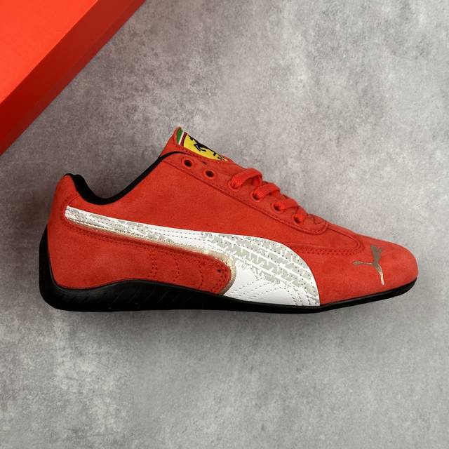 本地 核心私 Ferrari X Puma Speedcet Cn Gp 红白色 联名彪马低帮复古运动休闲赛车跑鞋 以趣味十足又前卫复古的设计引领潮流，将赛道精