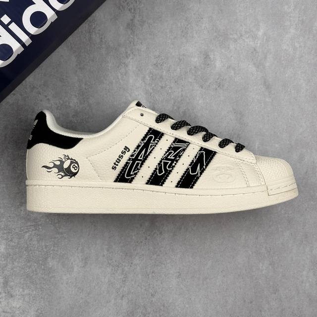 本地 核心私 Adidas Originals Gazelle Indoor X Stussy 白黑满天星 低帮休闲运动板鞋 采用全新头层拼接皮革材质 后跟采用