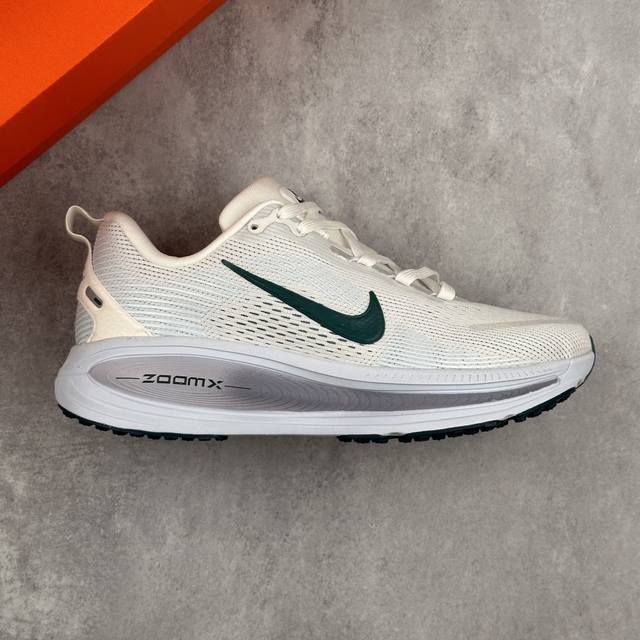 本地 核心私 公司级Nike Vomero 18 耐克 舒适减震防滑 低帮跑步鞋 全掌Reactx泡绵中底 前掌和后跟还配备了Air Zoom气垫单元 据说跑起