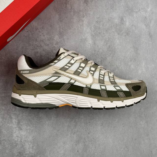 本地 核心私 耐克 Nike P-6000 复古科技个性休闲运动老爹鞋 该鞋款鞋面采用纵横交错的覆面，重现 0 年代跑鞋风格，同时搭配缓震鞋垫，带来舒适的步履体