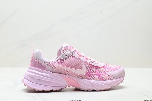 公司级耐克Nike V2K Run跑步鞋复古风潮 网面透气运动鞋 灰银紧致的鞋面材质提供良好的包裹性鞋侧 Swoosh以及鞋头部分搭配增添不少亮点的镀铬细节鞋垫