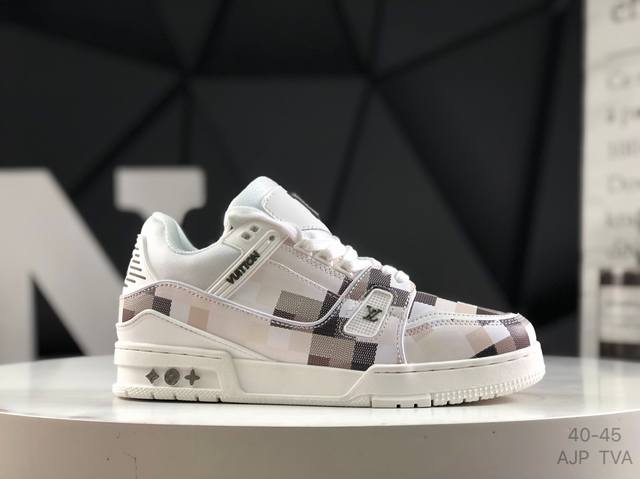 路易威登 Louis Vuitton Lv路易威登板鞋 乘风破浪的姐姐争先种草款,舒适透明底和百搭性霸屏整个时尚娱乐圈，正品1:1套楦复刻，细节调整完美主义！鞋