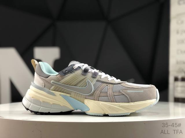 耐克 Nk V2K Runtekk 减震防滑低帮 复古老爹鞋跑步鞋 货号；Fz3596 072 鞋款被命名为 Runtekk 设计上借鉴了 0 年的跑鞋风格 配