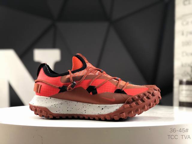 公司级带半码 耐克 Nike Acg Mountain Fly Low Gtx Se 男女子运动鞋 厚底**老爹鞋。采用匠心设计，打造耐穿迅疾风格，让你在沙漠、