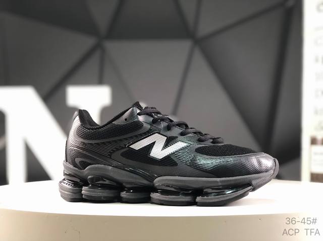 新百伦 New Balance Nb U 0 运动跑步鞋。此复刻经典鞋款，加入当下大热的户外元素，以曾经篮球鞋款型式样加以打造鞋款造型。编织鞋带以及加强稳固鞋底