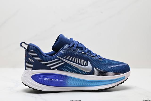 公司级Nike Vomero 18 耐克 舒适减震防滑 低帮跑步鞋 全掌Reactx泡绵中底 前掌和后跟还配备了Air Zoom气垫单元 据说跑起来更快更舒适哦