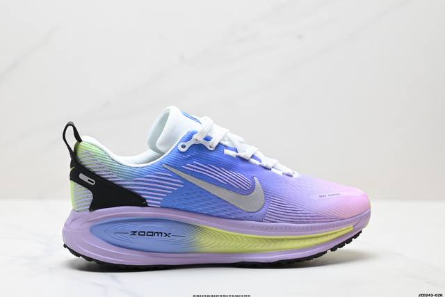 公司级Nike Vomero 18 耐克 舒适减震防滑 低帮跑步鞋 全掌Reactx泡绵中底 前掌和后跟还配备了Air Zoom气垫单元 据说跑起来更快更舒适哦