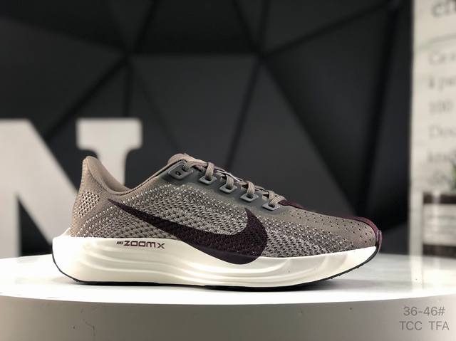 公司级带半码 耐克 Nike Reactx Pegasus Plus Next Nature 超级飞马跑步鞋 厚底增高运动老爹鞋。登月兼顾迅疾外观和稳固脚感，后