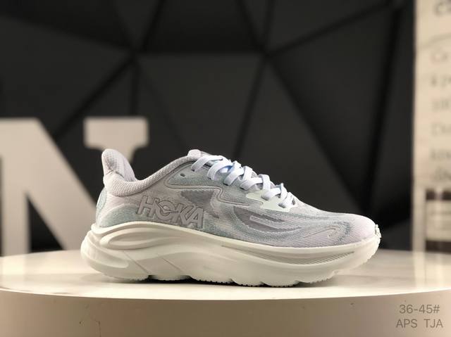 小红书推荐 Hoka W Bondi 9全新配色 这个品牌来自于新西兰的毛利语，Hoka表示大地，One One表示飞越，连起来就是飞越地平线，One One不