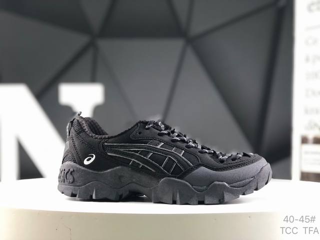 亚瑟士 Asics Gel-Pickax 登山 户外运动 抗冲击支撑 减震防滑耐磨轻便 徒步鞋 男款 轻便旅游鞋。秋天踏秋一直在穿这双，上脚最直观的感受就是鞋楦