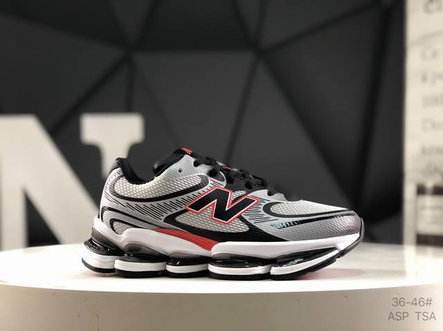 新百伦 New Balance Nb U 0 运动跑步鞋。此复刻经典鞋款，加入当下大热的户外元素，以曾经篮球鞋款型式样加以打造鞋款造型。编织鞋带以及加强稳固鞋底