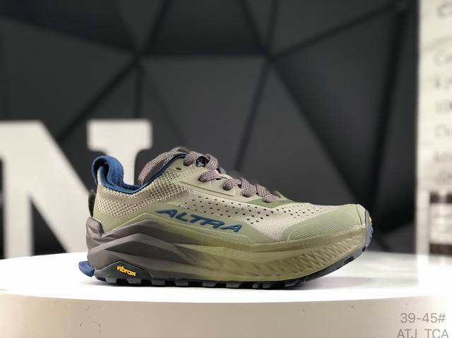头层带半码 Altra 奥创 是来自美国的运动品牌，为不同人群提供专业跑鞋，畅行运动。Altra鞋子的鞋型前脚掌较宽，更契合人类的脚型构造，设计零落差，跑步时减