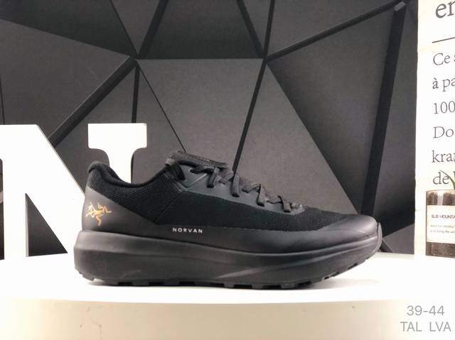 始祖鸟 Arcteryx Noravn Ld 4 M 始祖鸟 此款鞋采用近几年比较流行的版型设计，外观时尚大气，鞋底采用耐磨的材质，穿上它，让您在平时生活和工作