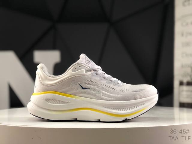 小红书推荐 Hoka W Bondi 9全新配色 这个品牌来自于新西兰的毛利语，Hoka表示大地，One One表示飞越，连起来就是飞越地平线，One One不