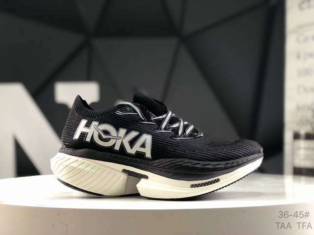 Hoka 霍卡 Hoka Cielo X1 竞速跑鞋 外观整合Hoka 顶尖碳板技术、中底泡棉科技和几何学，设计符合自然步态的不对称鞋面和鞋底结构，专为精英跑者