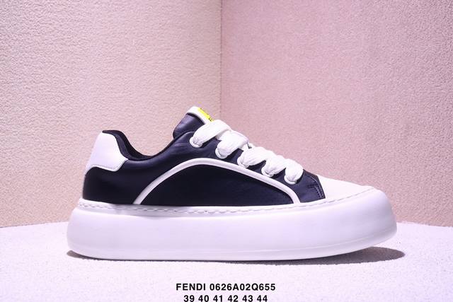 Fendi 芬迪 板鞋 休闲鞋 独家官网一比一开模 渠道原装订单 釆用精选舒适面料 鞋面走线工整 清晰质感 高端时尚 简约大气 Xm0626Q655
