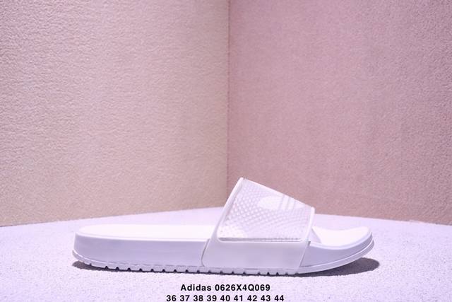 Adidas 阿迪达斯 男女鞋轻松入水，超轻量质化聚氨酯 Pu 外底阿迪达斯三叶草 Adidas Originals Adilette Sport Slides